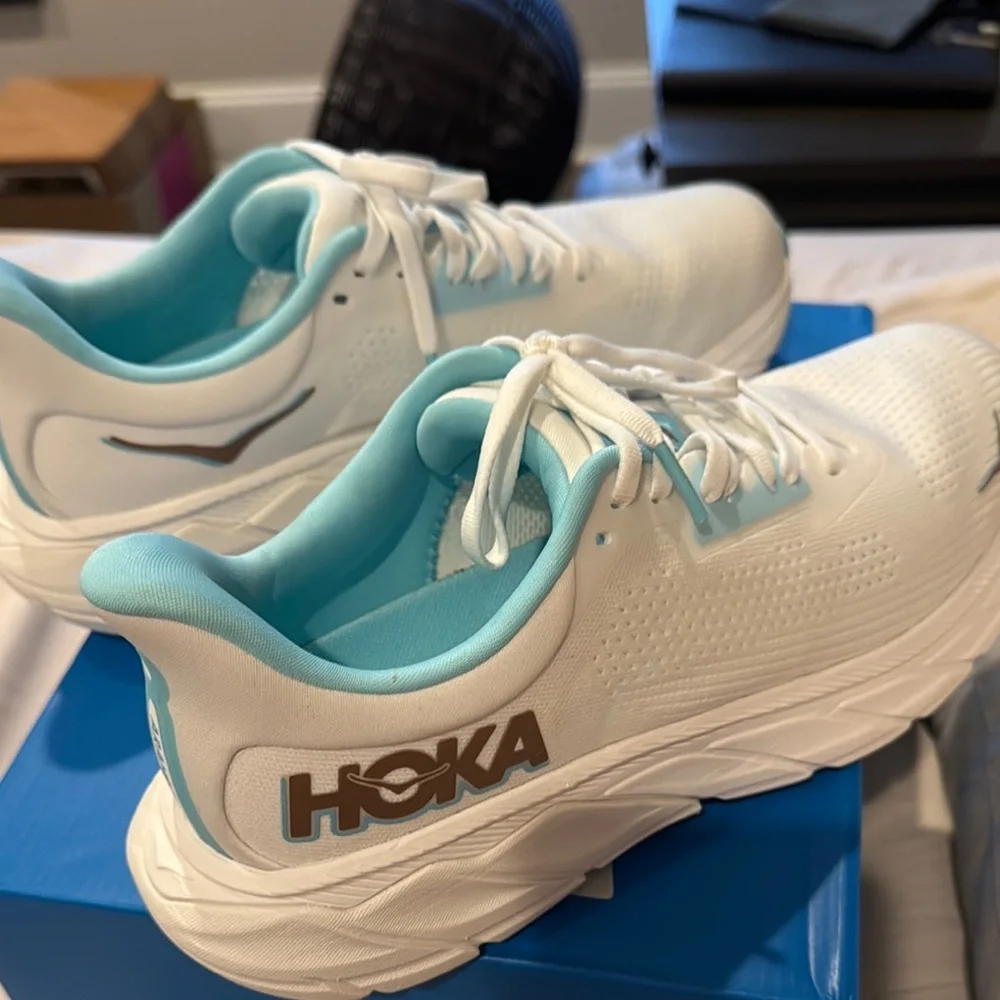 Hoka Women's Arahi 7 White and Blue Running Shoes - Picture 5 of 5